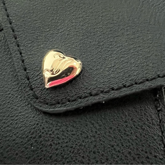 Juicy Couture Black Gelato On The Beach 3
Pouches & Wristlet Strap NWT - Picture 9 of 13